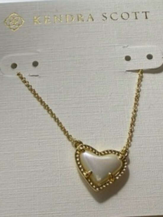 Kendra Scott Jewelry - Kendra Scott Gold Heart Necklace